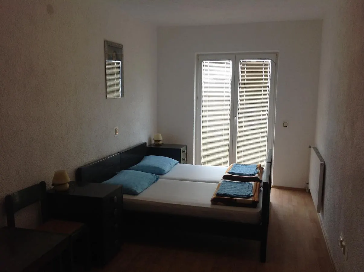 Katarina Apartments And Rooms Sibinj Krmpotski